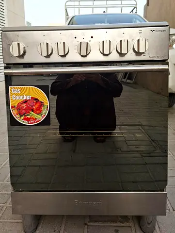 Perfect working,  Italian Brand Bompani, Electric Cooker,  with 4 Hobs