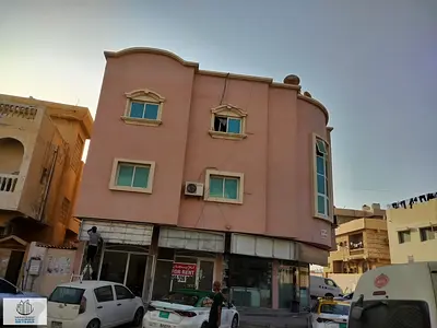 قرب مرسى عجمان /مكيفات موجوده/ موقع مميز وسط المدينه