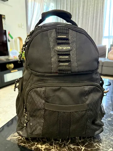 Targus black laptop backpack — good condition