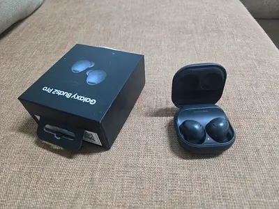 Samsung Galaxy Buds2 Pro in case with original box - used