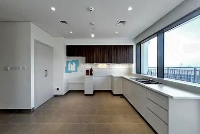 Spacious 2 Beds| Unfurnished| Vacant from August 6