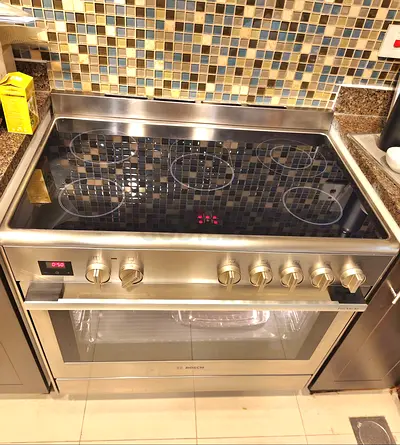 Bosch series 8 latest version electric ceramic cooker with dual fan 90 cm like new condition