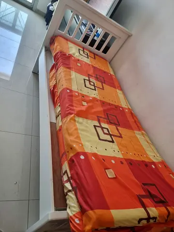 سرير كنج و سرير فردي و خزانه ملابس  حالة جيدة وبسعر رخيص King bed, single bed, and wardrobe in good