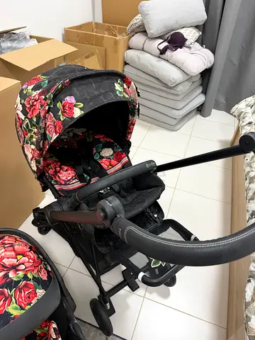CYBEX PREMIUM Lightly used floral pram stroller with carrycot (single) - good condition