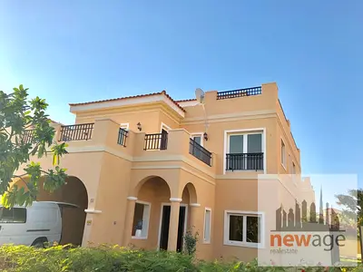 فيلا فاخرة للإيجار مع مسبح جاهزة للسكن