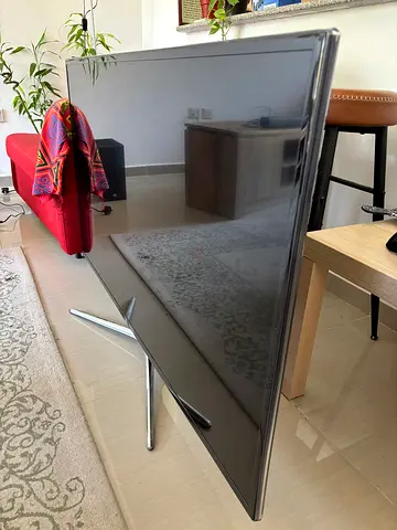 Slim LED Smart TV with Stand - 55 (Good Condition)