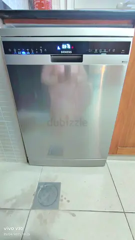 Siemens iq500 dishwasher 3rack latest model neat and clean good condition same like new condition