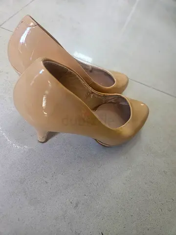Beautful Beira Rio beige patent heels size 37 - gently used