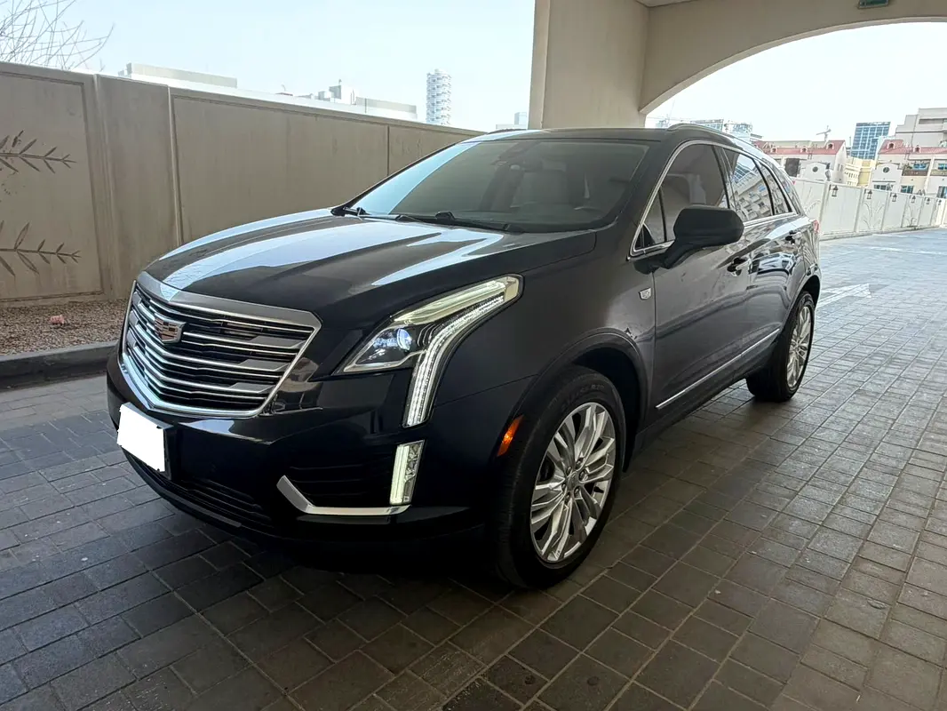 Cadillac XT5 2017 — photo 1 of 18