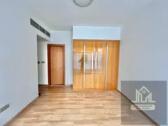 Like New Building Only Family Close To Park