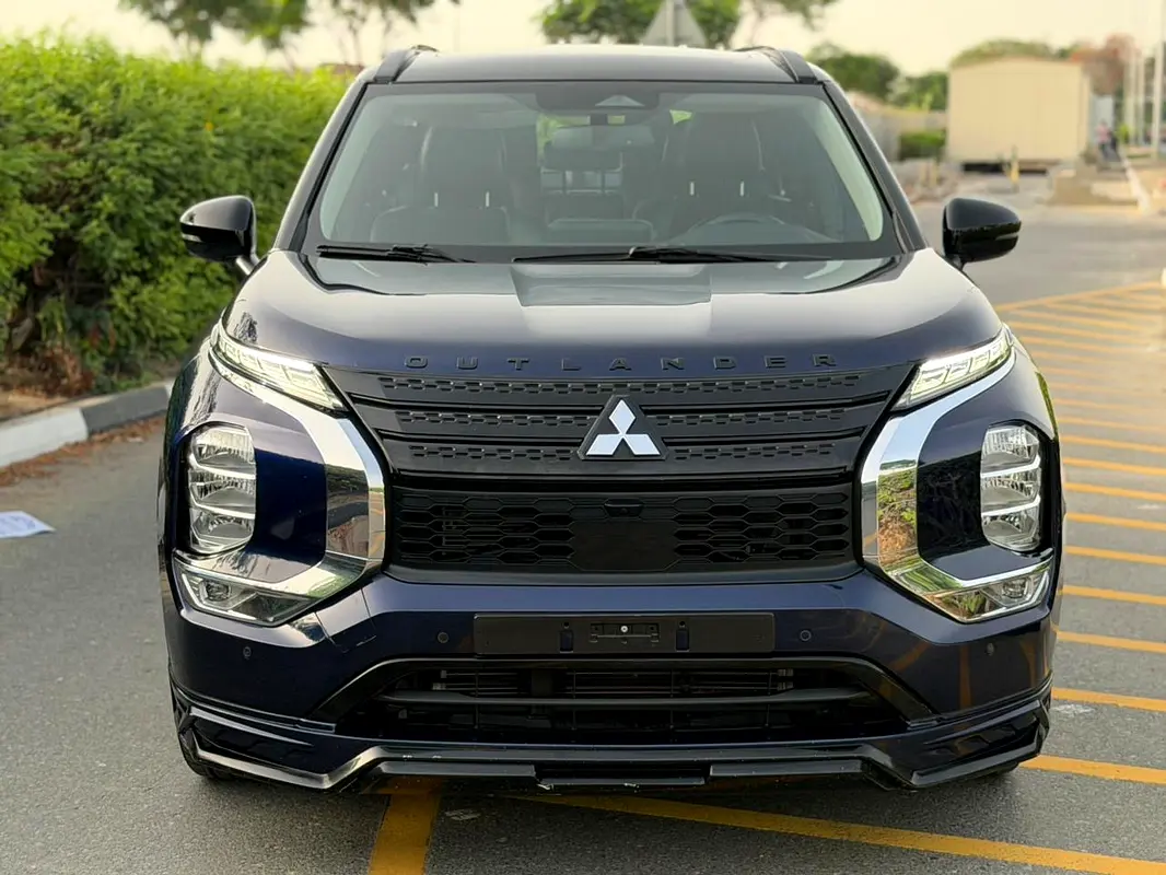 Mitsubishi Outlander 2024 — photo 1 of 18
