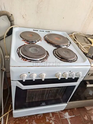 Used Electric Stove with Oven - 4 Burners (Needs TLC)