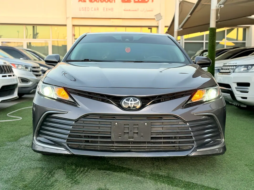 Toyota Camry 2023 — photo 1 of 14