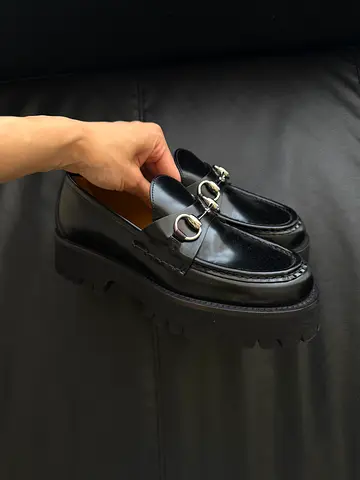 Gucci Horsebit loafer (size 37)