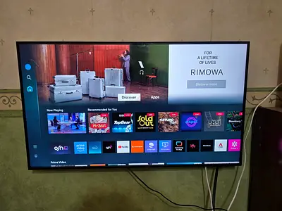 Samsung 43 Crystal UHD 4K Smart TV + Wall Mount Included