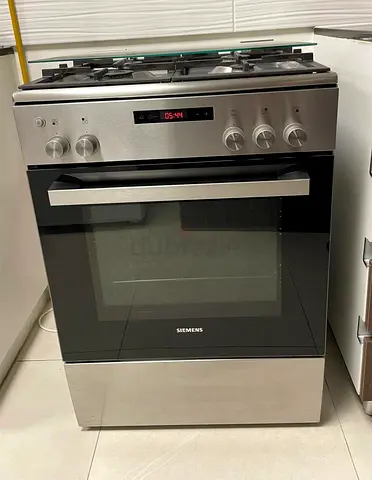 Siemens Stainless Steel Gas Range with Oven - Good Working Condition