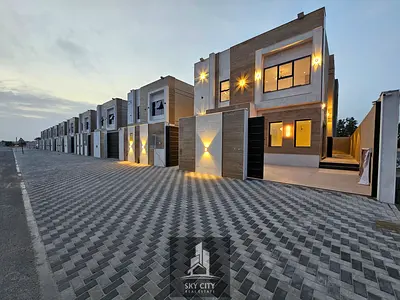 امتلك فيلا الأحلام بموقع استراتيجي ومساحة استثنائية في منطقة الحليو 2، وتتمتع بإطلالة مباشرة على الحديقة. العقار مثالي للعائلات الكبيرة أو للاستثمار العقاري.