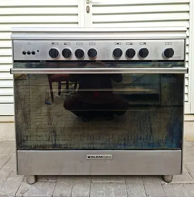 Working perfect,  brand Glemgas, Gas Cooker with 5 burnes