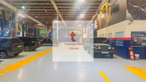 Fully Fitted  Independent warehouse with office for Rent in Al Quoz  for Car show room , Logistics  ,Building Materials