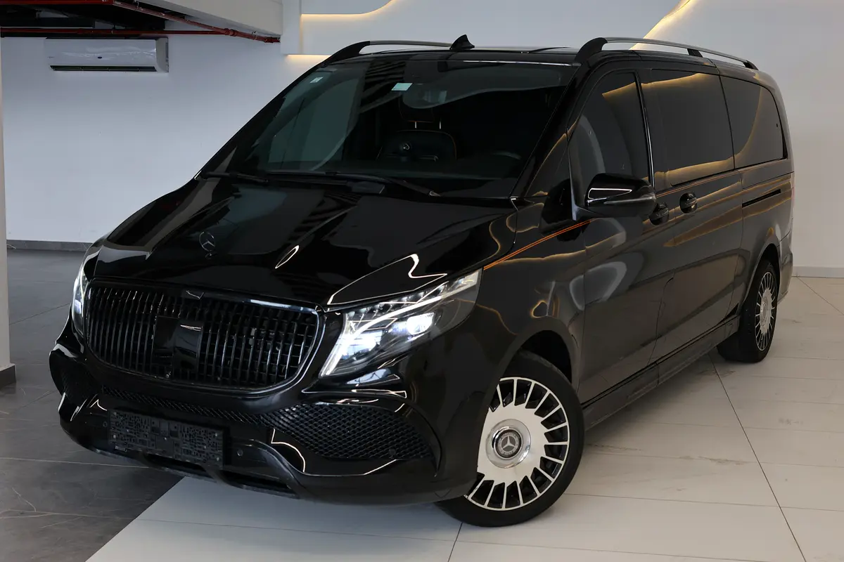 Mercedes-Benz V-Class 2024 — photo 1 of 20