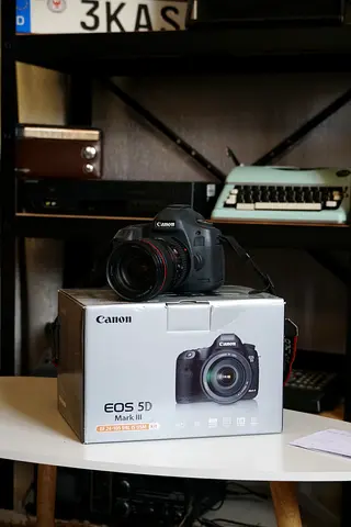canon 5D Mark 3 with 70 - 200 lens