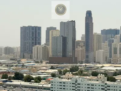 اجمل غرفة وصالة في شارع الوحدة - باركين مجانا - تكيف مركزي - 2 بلكونة باطلالة مدينة مفتوحة - مساحة واسعة - عل مخرج دبي