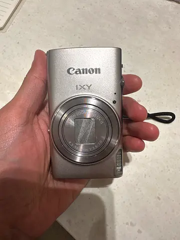 Camera Canon ixy