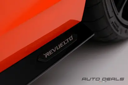 صورة 11 لـ 2024 Lamborghini REVUELTO