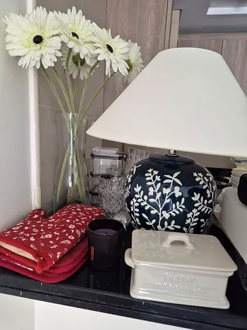 Table lamp with decorative vase and accessories - Tecom