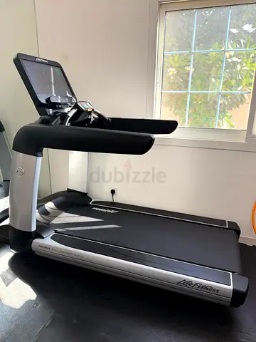 Life Fitness Commercial Treadmill - Excellent Condition