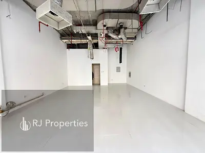 Luxury Huje Spacious Shop Bright Location Near Muwaileh Park