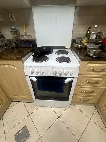 Used freestanding electric cooker with oven - good working condition