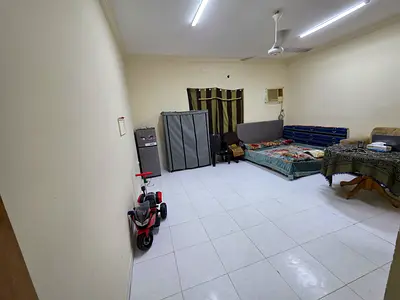 Spacious big size studio //seprate kitchen //free parking outside