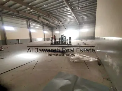 Warehouse with 8 workers' accommodation rooms for rent in the modern industrial area of ​​Umm Al Quwain.