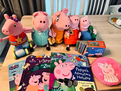 Peppa Pig plush and book set - family of 5 + books and accessories