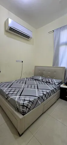 Free king size bed and mettress