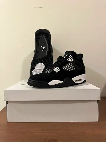 Air Jordan 4 Retro White Thunder (New with box)