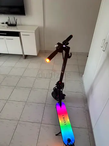 Crony Electric Scooter  — Good Condition , 35km/h with 25km range . Foldable and metro accessible