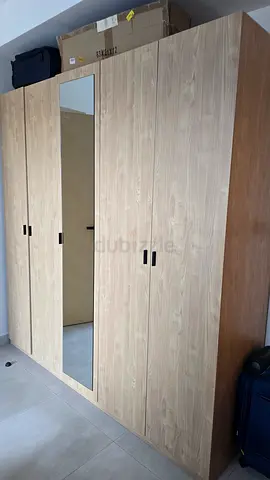 Beautiful modern wood 5-door wardrobe with mirror - Excellent condition