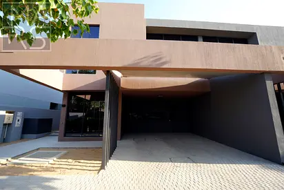Luxury Living: Corner | 4Bedroom with Spacious Majlis