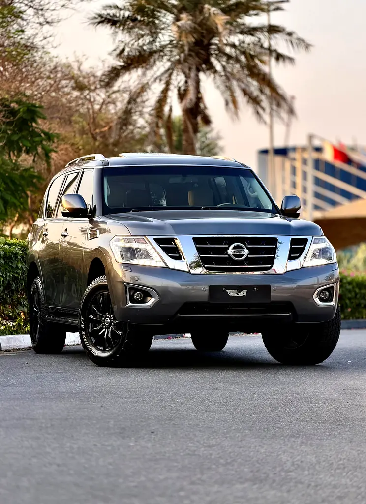 Nissan Patrol 2017 — photo 1 of 16