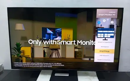 samsung M7 Model 43 inch 4K smart monitor like new