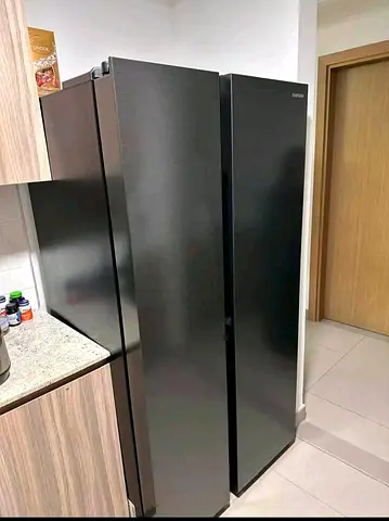 Samsung Side-by-Side Refrigerator in Black Finish