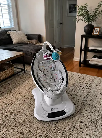 4moms mamaRoo Baby Swing - Good Condition