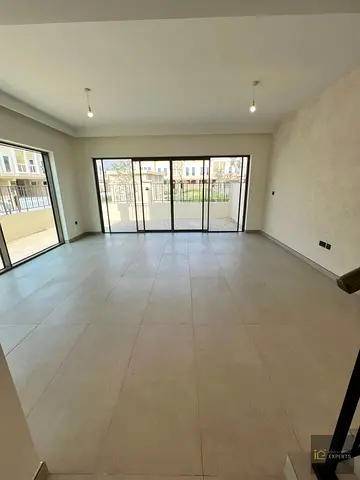 CORNER UNIT | 5 BHK + MAIDS | READY TO MOVE IN