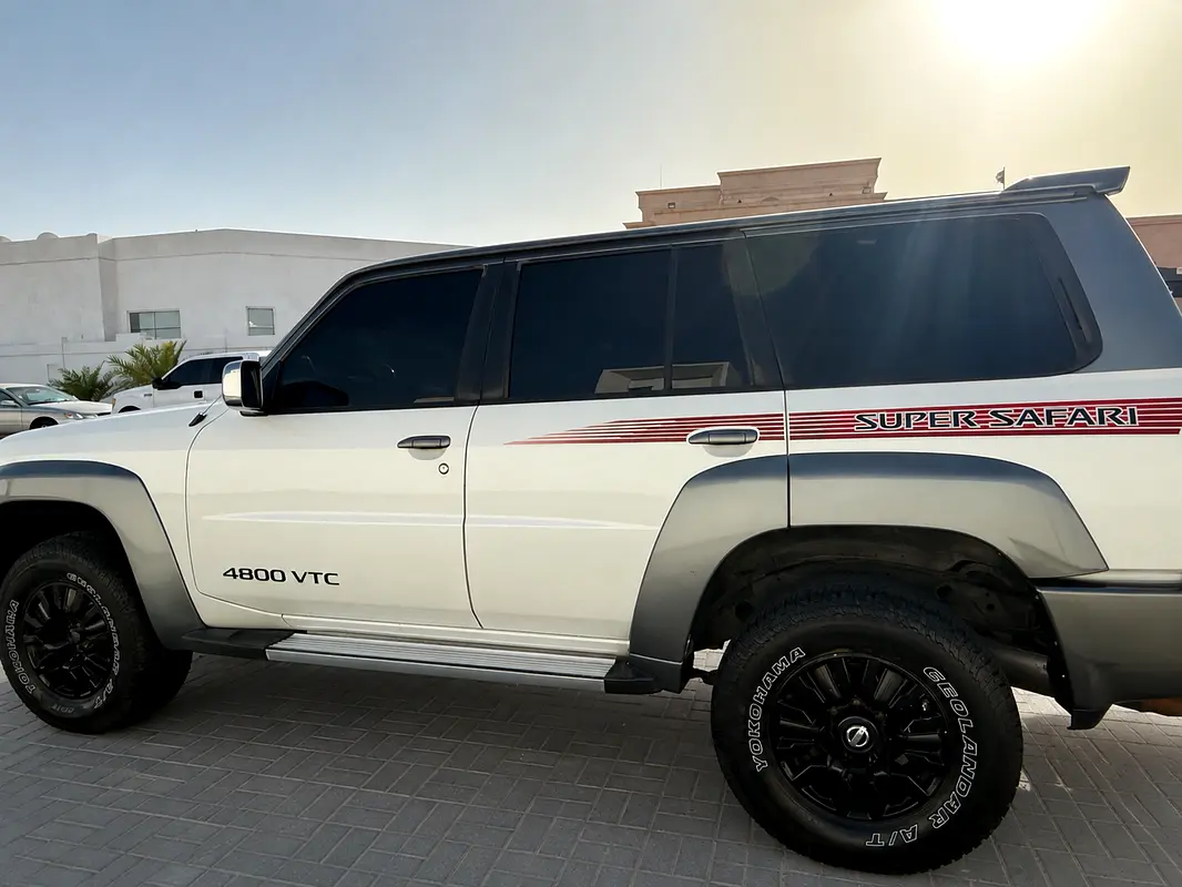 Nissan Patrol Safari 2017 — photo 1 of 9