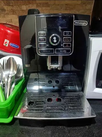 DeLonghi Super-Automatic Espresso Machine - Good Working Condition - No milk tank