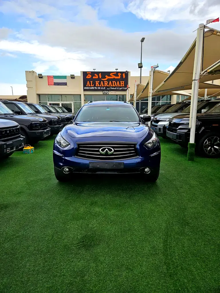 Infiniti QX70 2016 — photo 1 of 15
