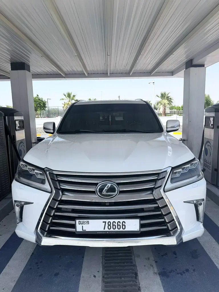 Lexus LX-Series 2020 — photo 1 of 9