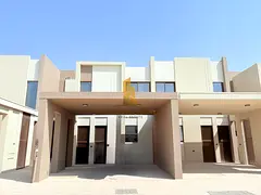 PARK  POOL ACCESS | EASY ENTRY  EXIT | SPACIOUS